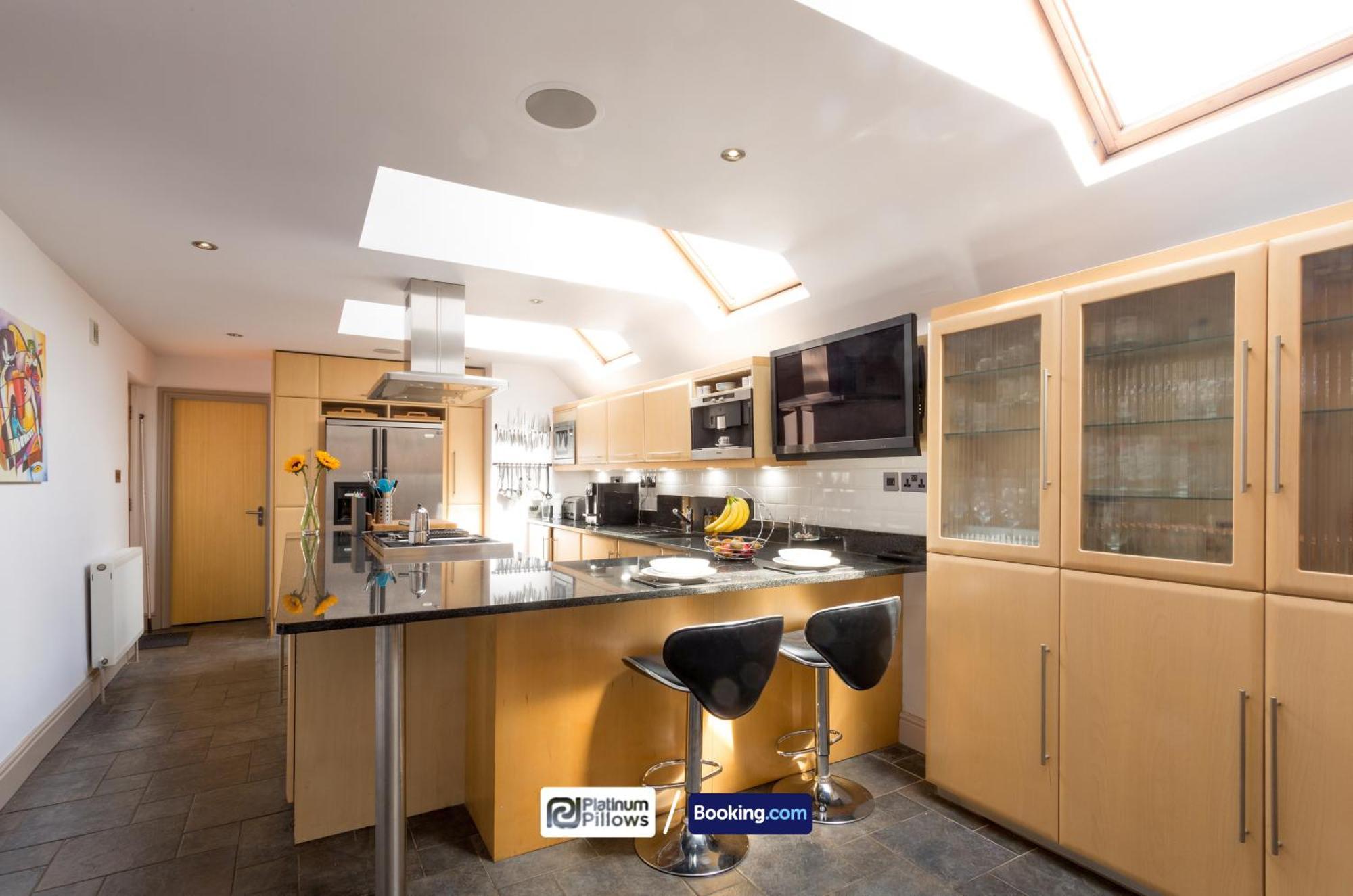 Modern Oxford 4 Bedroom Apartment, Contractor Accommodation, Walkable Into City Centre, Weekly & Monthly Deals Exterior photo